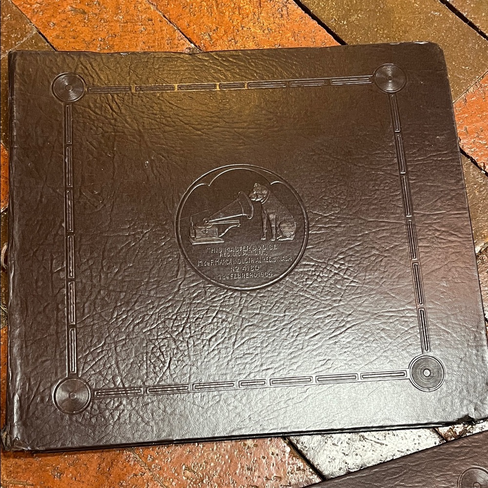 Victor Talking Machine record album letter E